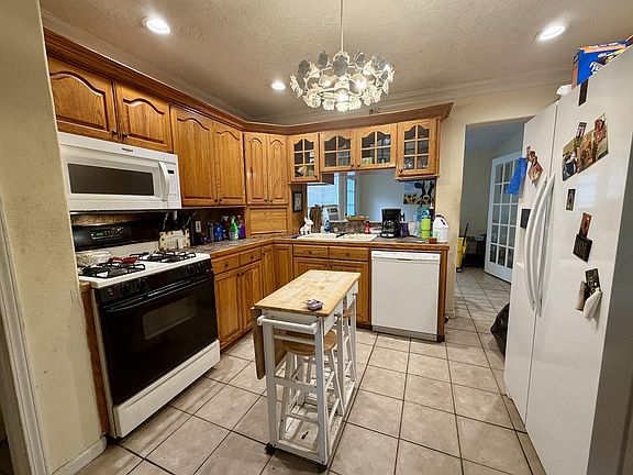 5th image of 917 Lake Ct