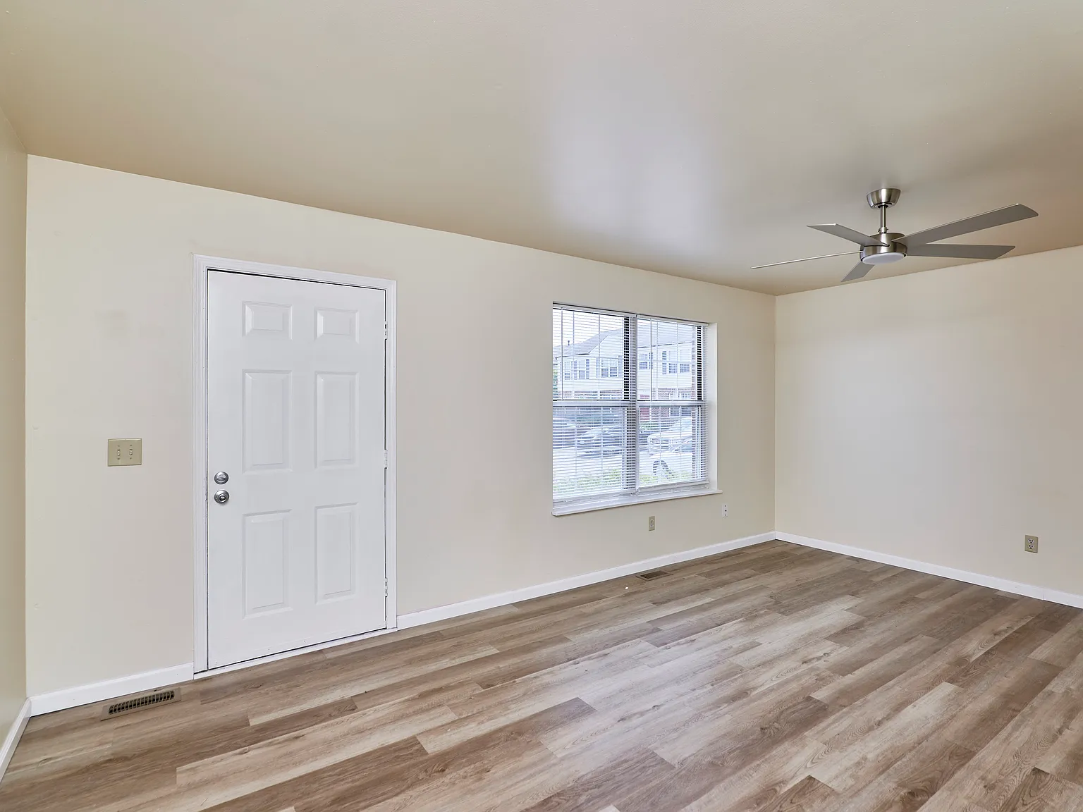 2 bed, 1.5 bath, 1511 sqft, $1,650 — Photo 3