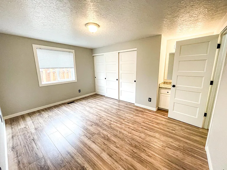 8244 SE Washington St — Photo 10