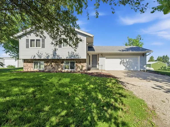 2385 Baxter Ave, Moorland, IA 50566