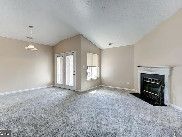 2106 Whitehall Rd #2D — Photo 5