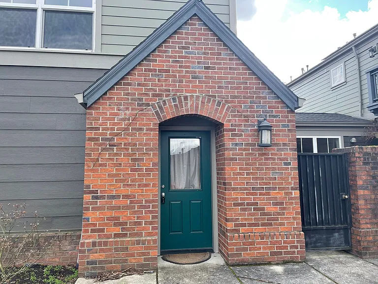 1510 NE Village St — Photo 3