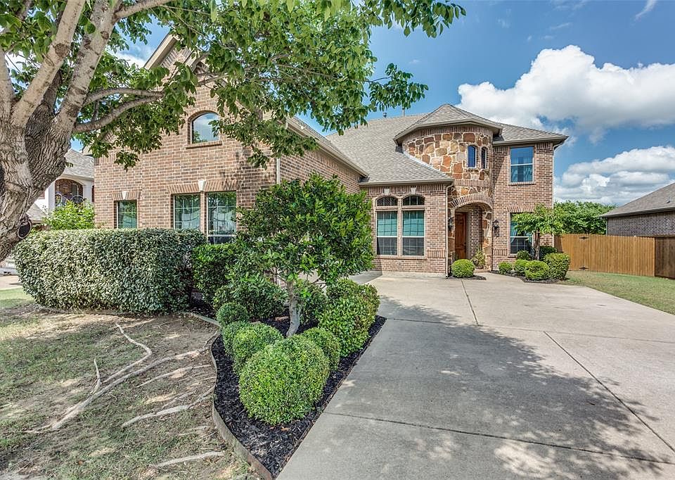 1st image of 2350 Desert Falls Ln
