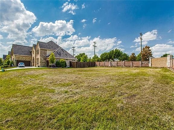 4th image of 15176 Camden Ln
