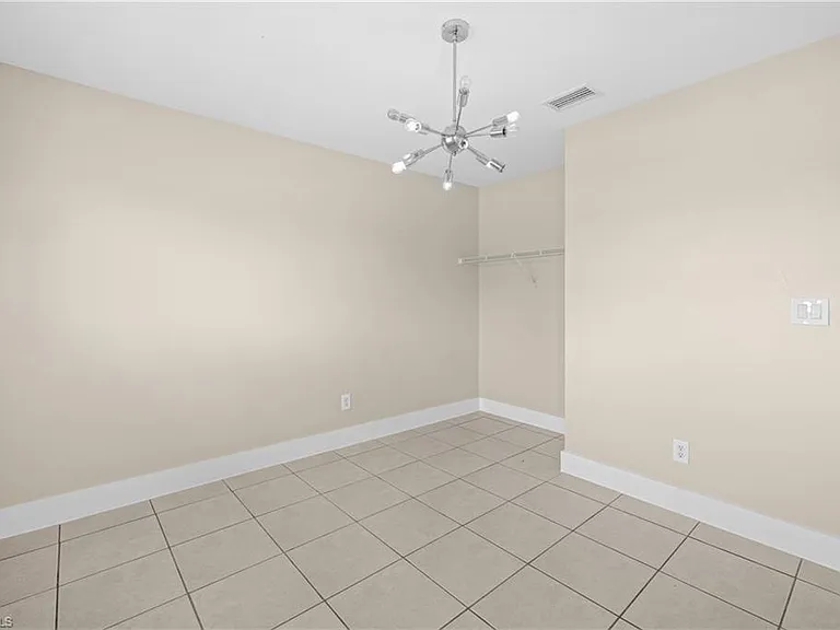 909 Jaguar Blvd — Photo 21