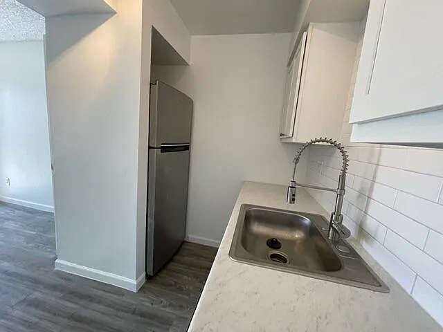 1029 S Wilson St — Photo 15