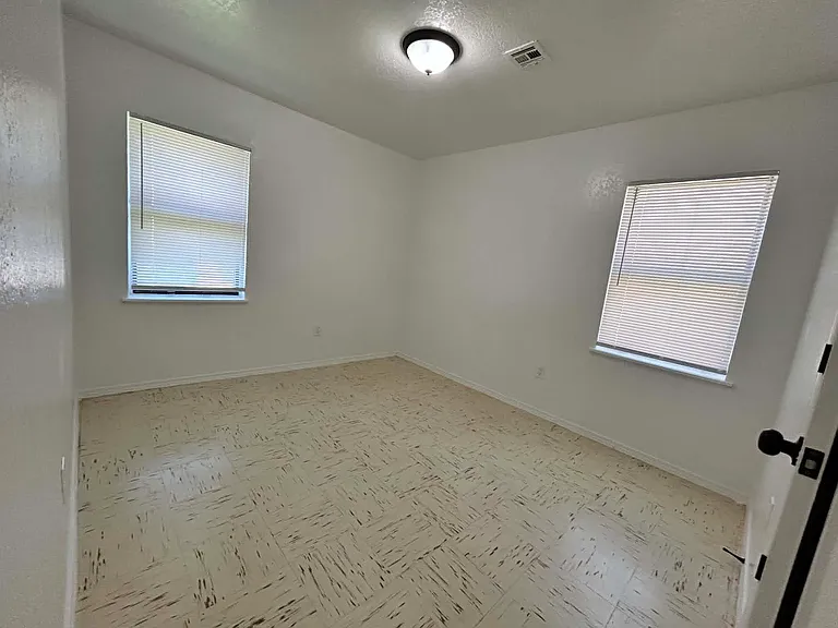 224 Bainbridge Ave — Photo 10