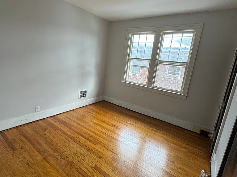 1241-1243 Beaconsfield Ave #1241 — Photo 5