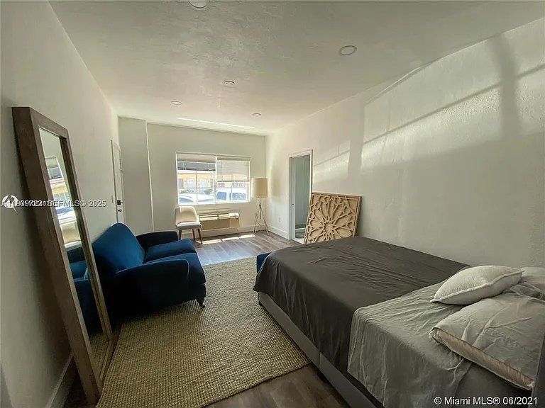 8415 Harding Ave #5 — Photo 16