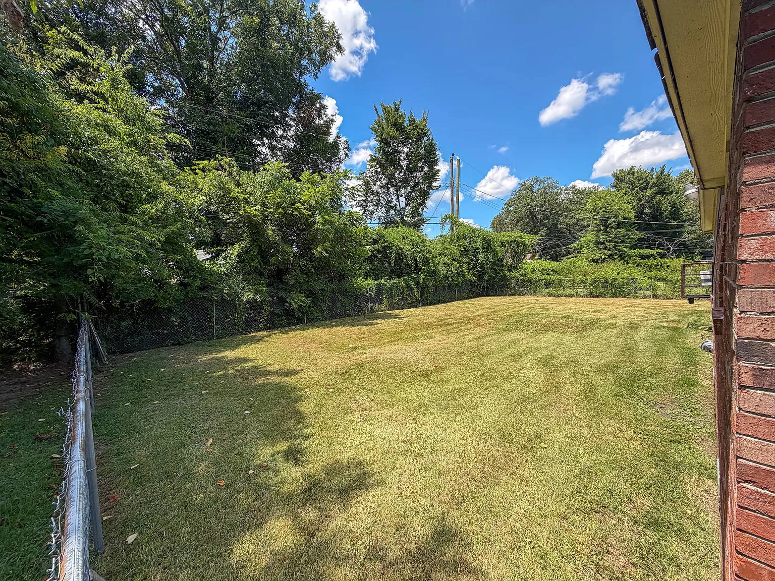 3 bed, 1110 sqft, $1,100 — Photo 3