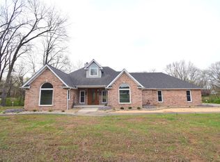 12139 E Hutchison Rd, Mount Vernon, IL 62864