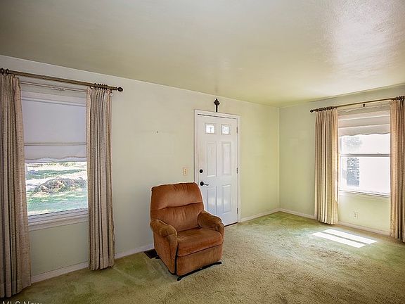 4th image of 866 Warwick Dr