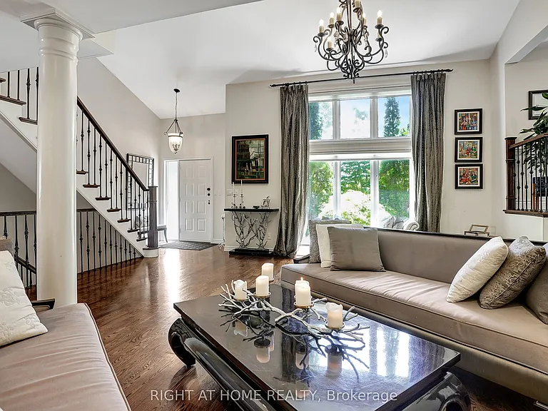 461 Lakeshore Rd W — Photo 4