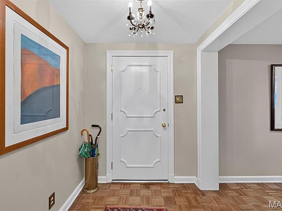 5th image of 710 S Hanley Rd APT 10A