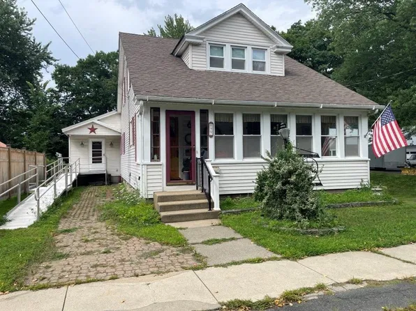 77 Newton St, Greenfield, MA 01301