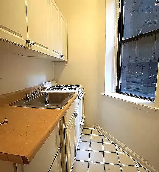 213 E 21st St #1C — Photo 4
