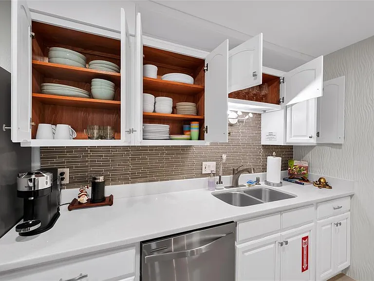 363 Harbor Dr — Photo 13