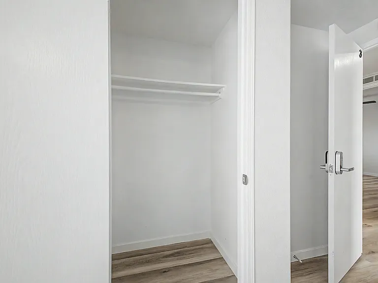 2728 W Smoketree St #3 — Photo 1