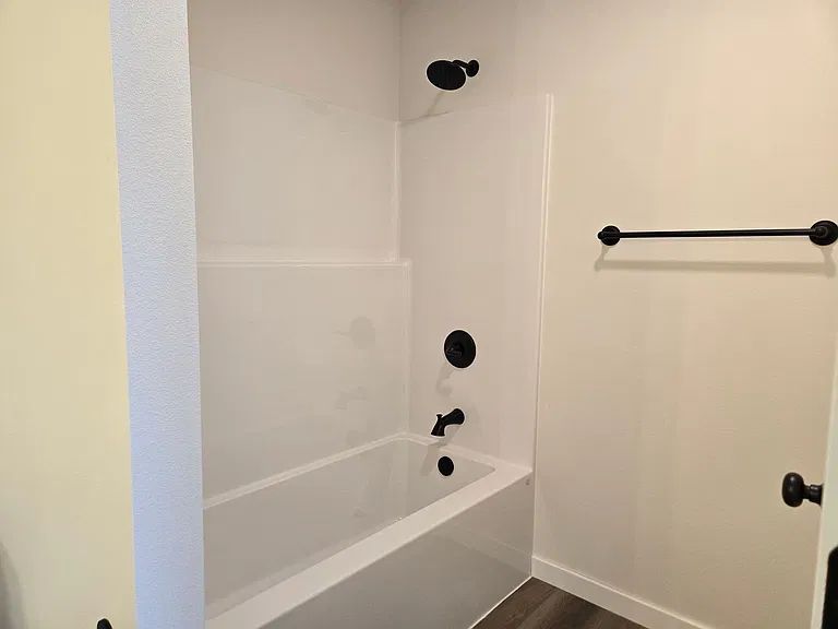 1608-1630 Aspen Ct NE — Photo 37