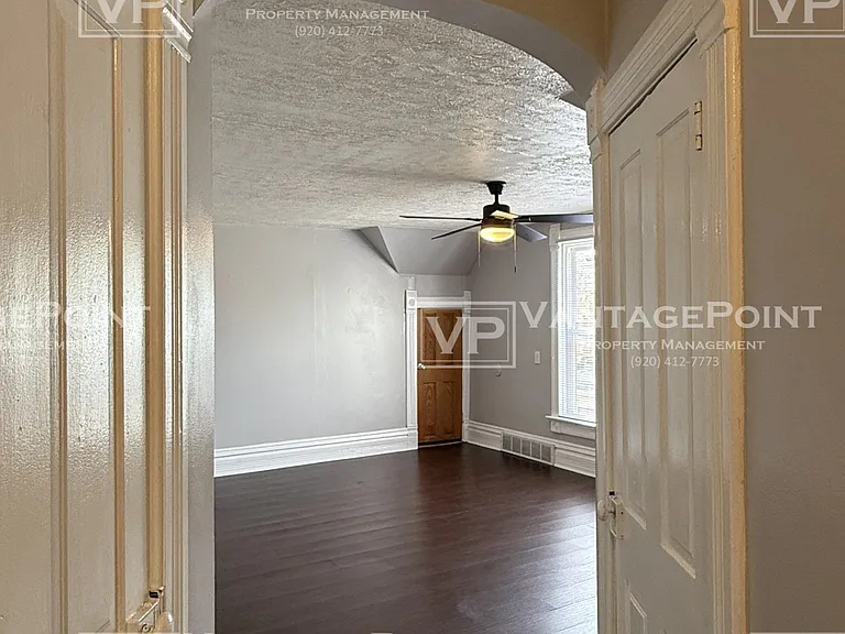 813 N Broadway — Photo 2