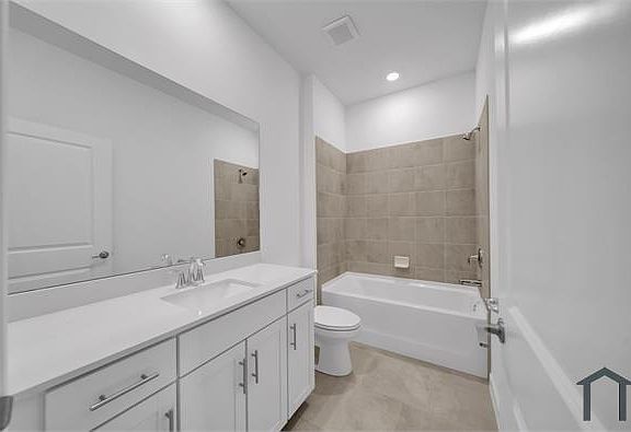 4th image of 19553 Hinkley Dr