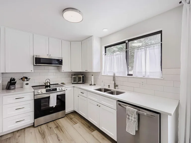11909 Monroe Way — Photo 10