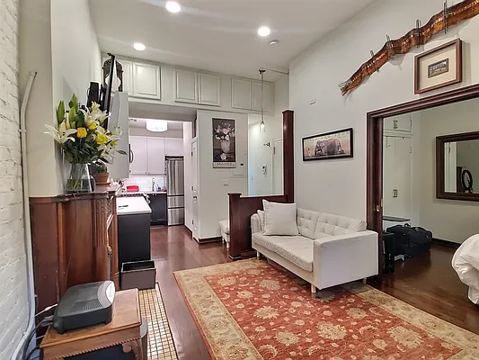 Sold by Real Broker NY LLC | media 5