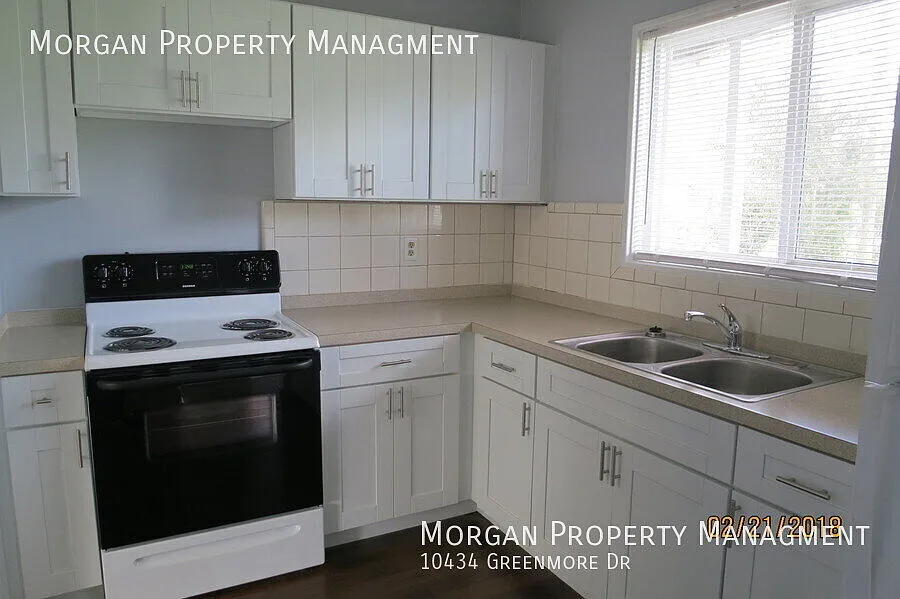 Coming Soon! 3 Br + Bonus Room With Xl Fenced Backyard! — Photo 3