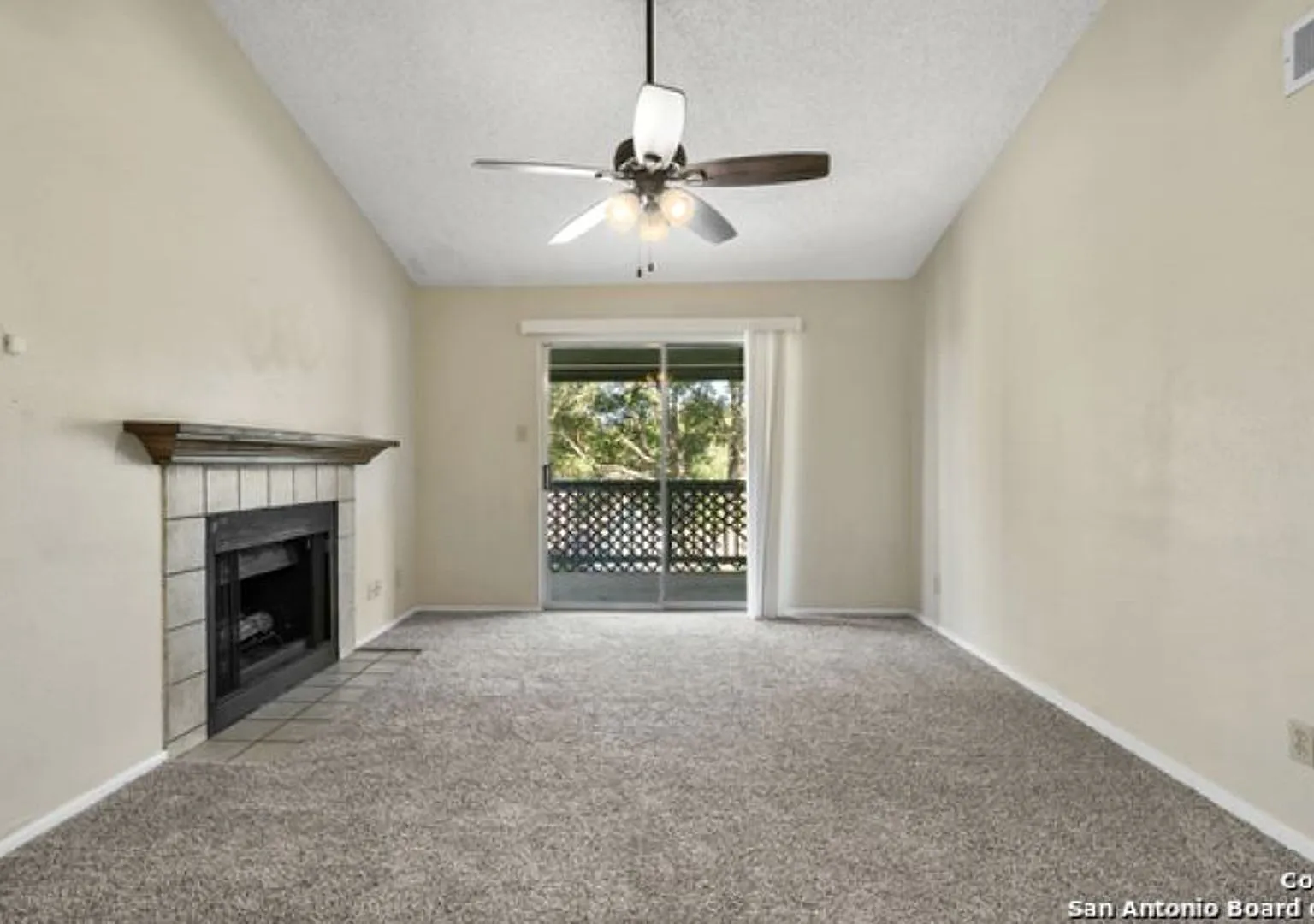 2 Bed 1 Bath Condo in Highland Park Condos — Photo 2