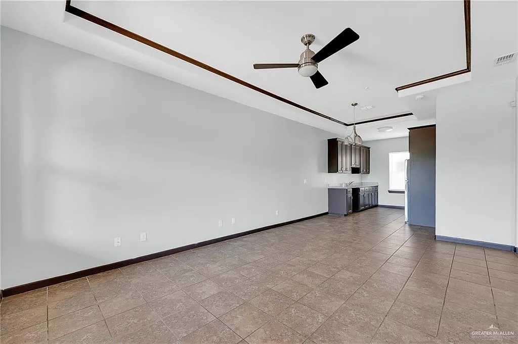 2 bed, 2.0 bath, 3422 sqft, $995 — Photo 3