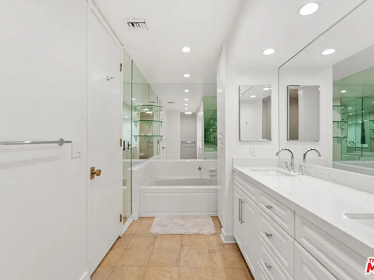 1260 S Beverly Glen Blvd #101 — Photo 9