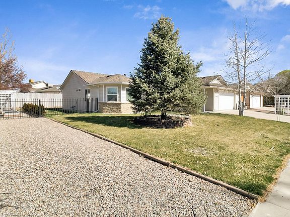 2nd image of 3062 1/2 Gunnison Ave