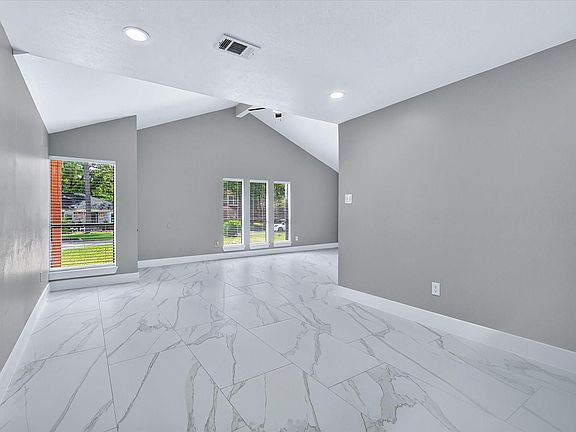 4th image of 23 Summer Crest Cir