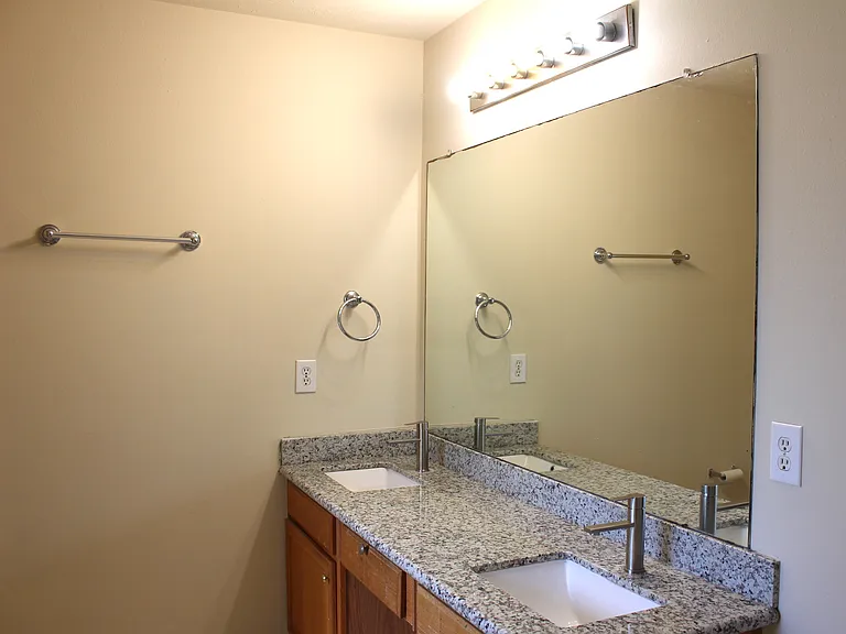 16014 Clayton Green Dr — Photo 3