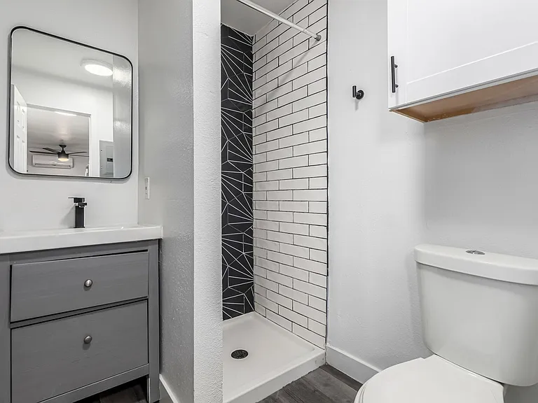 5517 N 27th Dr #15 — Photo 11