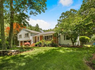 11 Whittier Dr, Acton, MA 01720