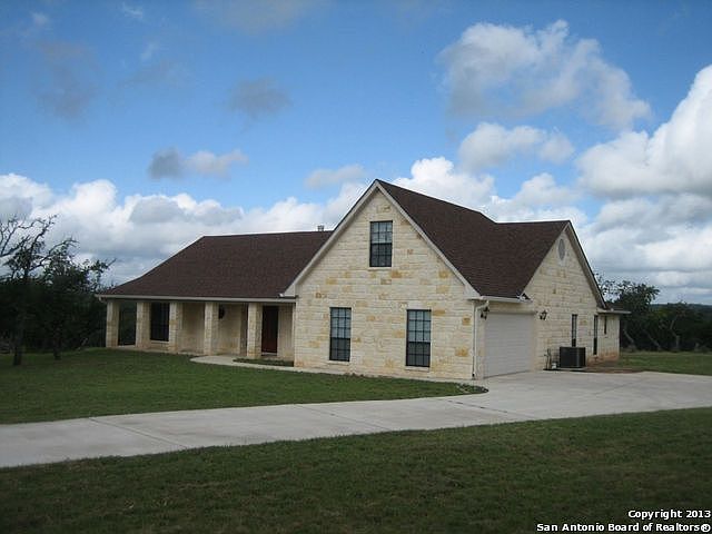 1st image of 924 Estates Dr E