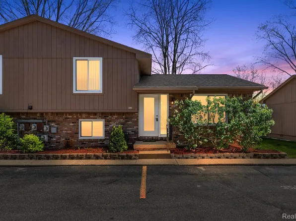 350 Oakwood Rd, Ortonville, MI 48462