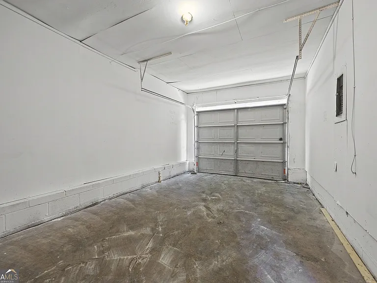 2830 Village Green Dr — Photo 10