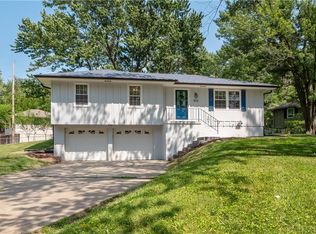 1512 SE Stratford St, Blue Springs, MO 64014