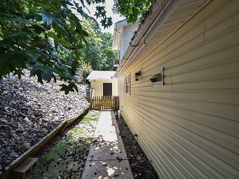 555 Shady Acres Dr — Photo 36