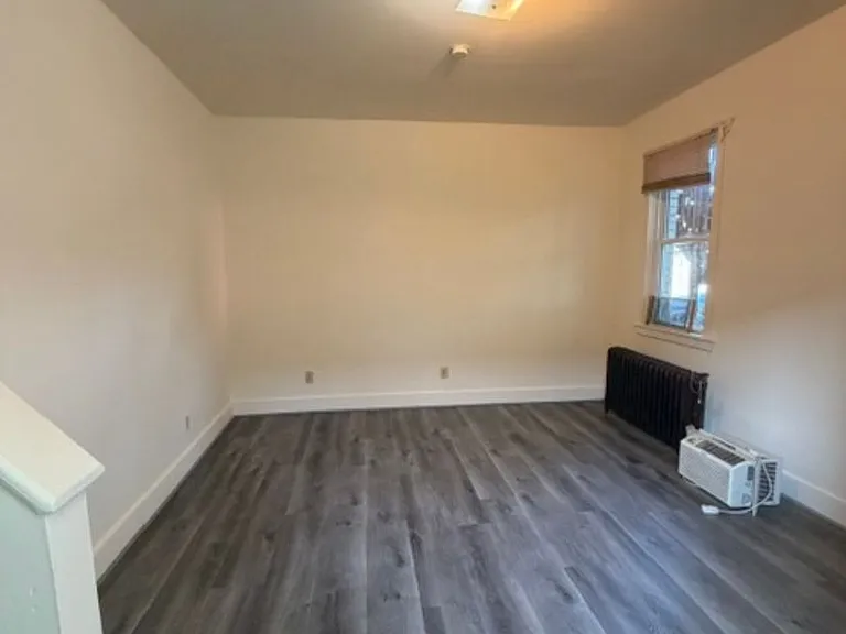 210 N Liberty St — Photo 11