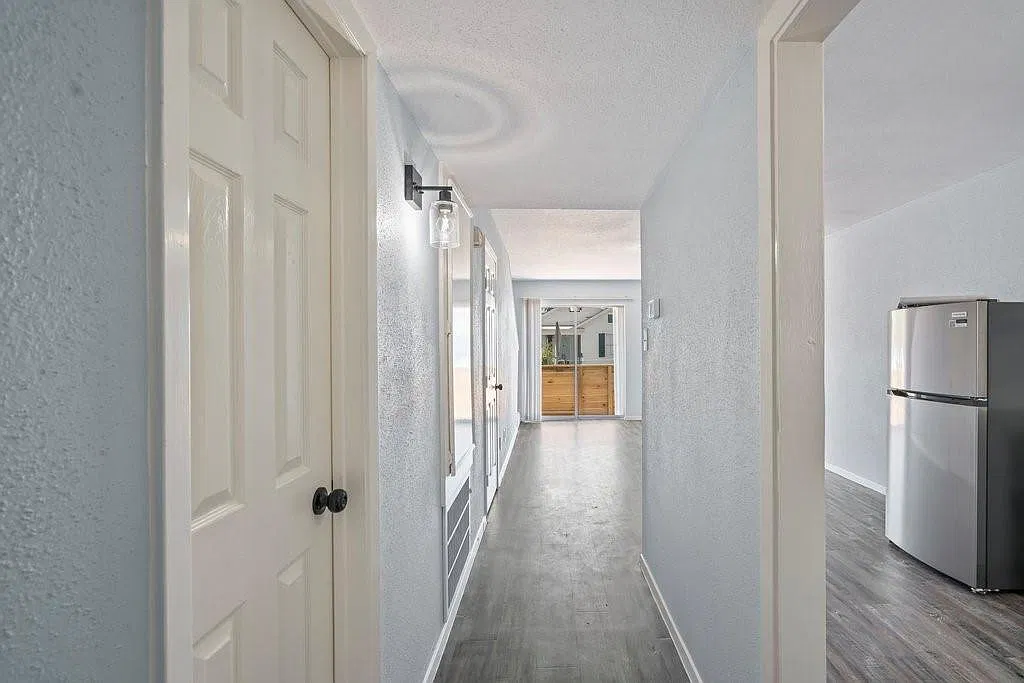 2 bed, 1.5 bath, 950 sqft, $1,400 — Photo 4