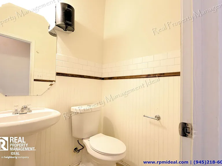 1910 Pin Oak Ln — Photo 14