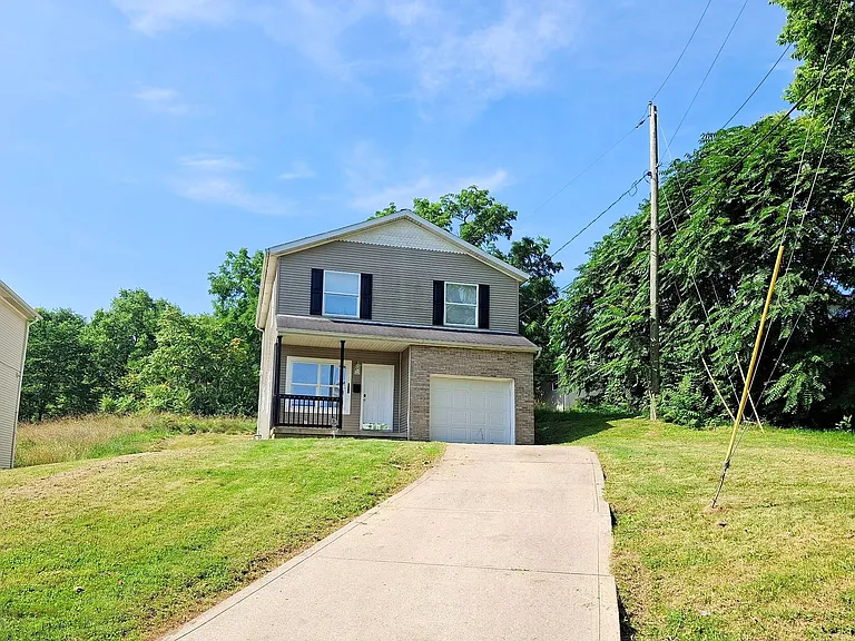 421 W Jefferson St — Photo 1
