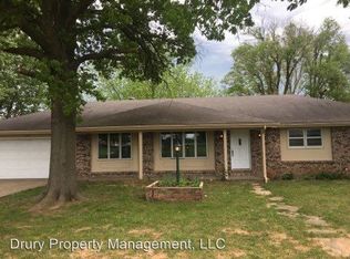 2225 E McClernon St, Springfield, MO 65803