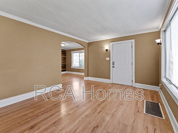 4th image of 1622 N Temple Ave