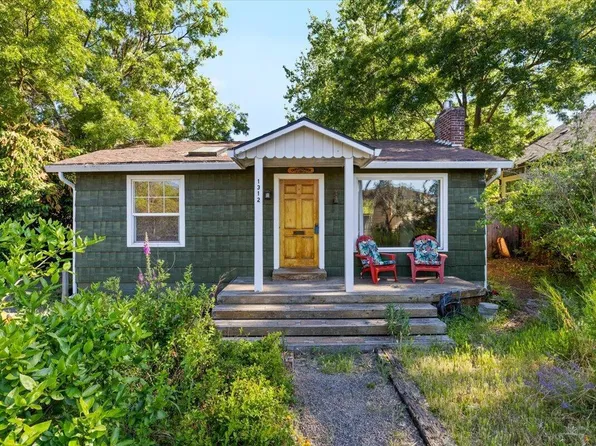 1312 Iowa St, Ashland, OR 97520