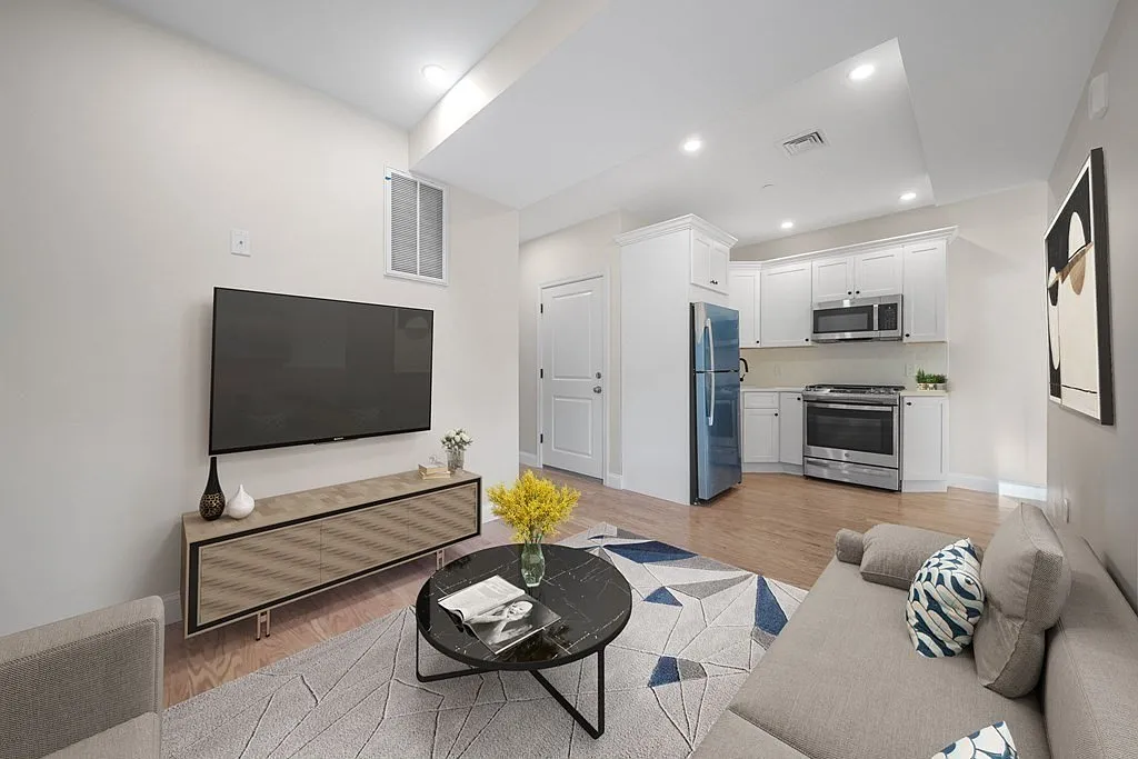 4 bed, 1000 sqft, $6,250 — Photo 2