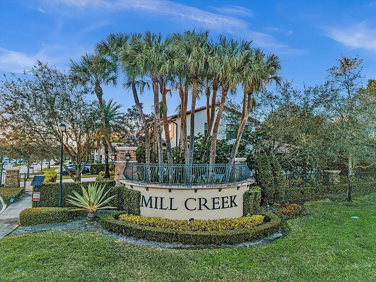 10630 SW 55th St — Photo 45